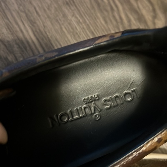 Authentic Louis Vuitton sneakers​​​​​ - Picture 3 of 7